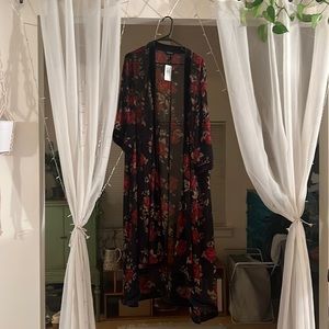 TORRID Sheer floral cape/kimono. Never worn. Tags attached. Size 1/2